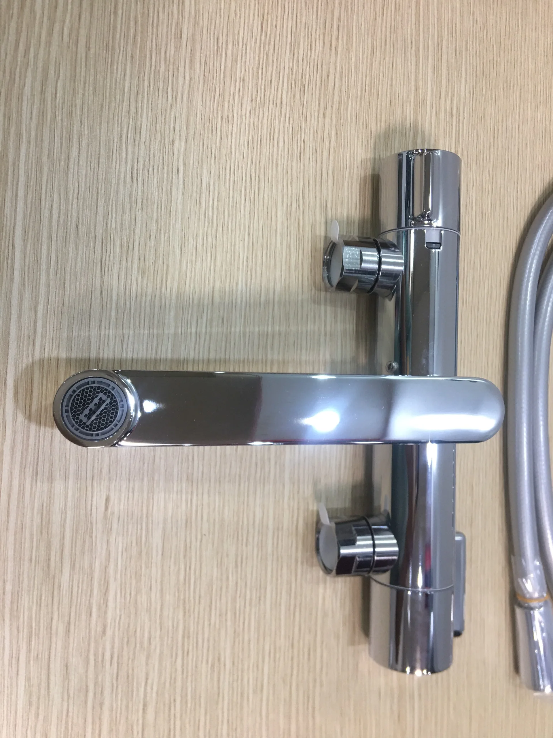 Sen tắm TOTO TBV03405J không chế nhiệt độ, tay cầm kiểu dáng mới - Ảnh 5