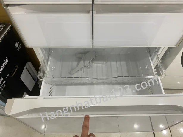 Tủ lạnh Hitachi R-XG51J gồm 6 cánh mặt gương, có ngăn hút chân không - Ảnh 6