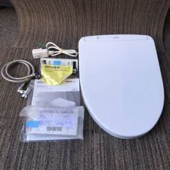 Alternative view of Nắp bệt TOTO TCF4833 chức năng sấy gió và tự động đóng mở nắp