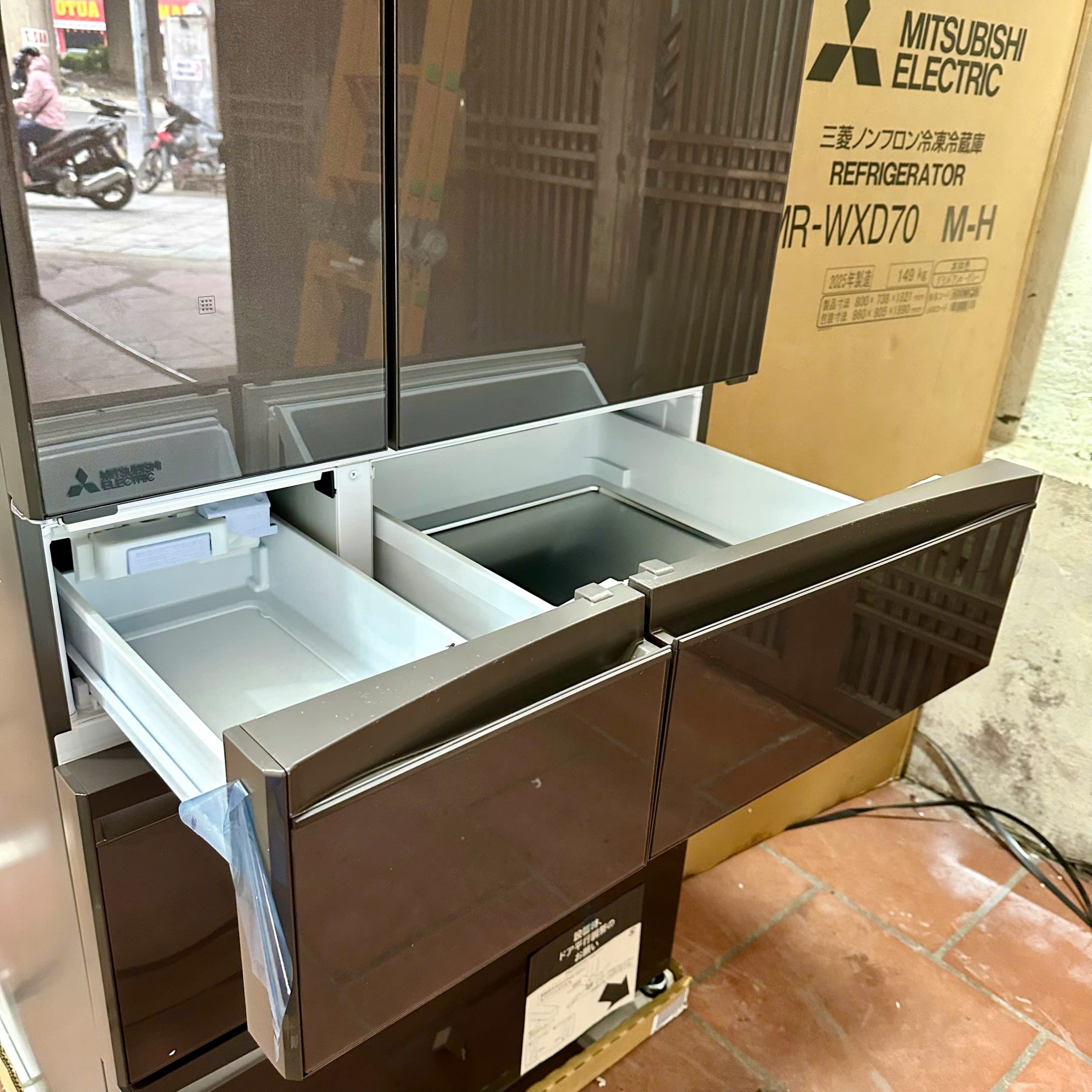 Tủ lạnh Mitsubishi MR-WXD70M-H dung tích 700L - Ảnh 5